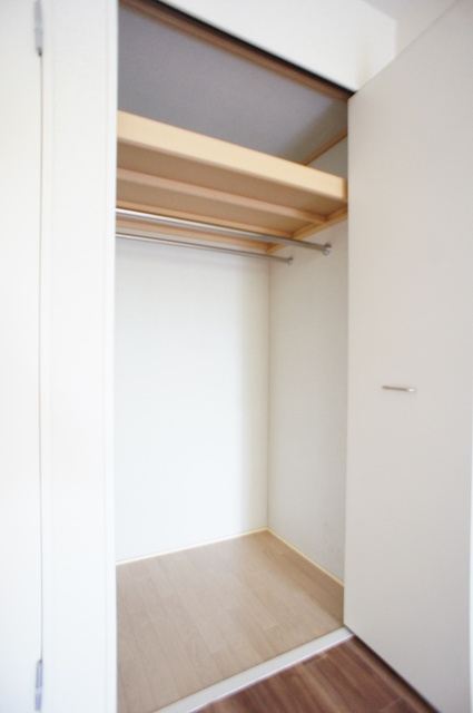 収納　衣類や小物整理がラクラク♪高さのあるクローゼット！