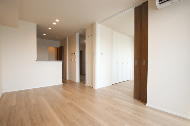 居室・リビング　１１帖のＬＤＫ　エアコン設置済です♪