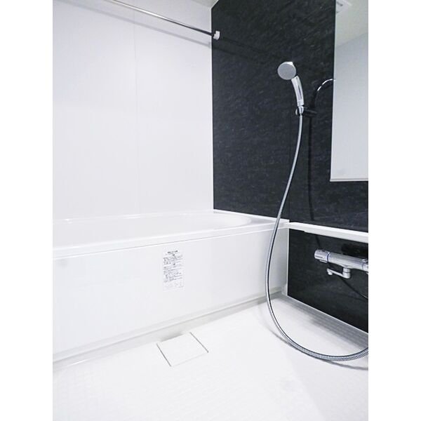 バス・シャワールーム　同タイプの反転画像