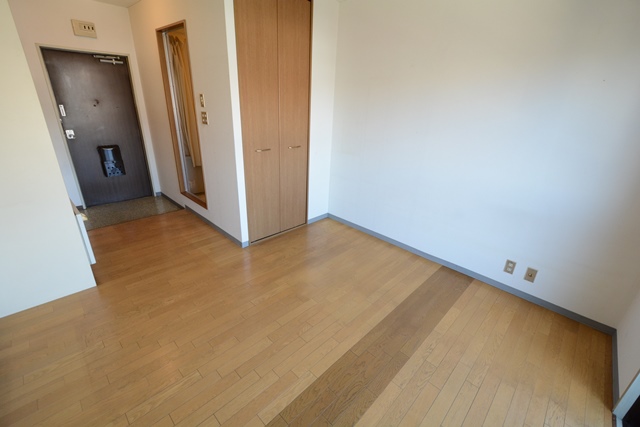 居室・リビング　明るいリビングです