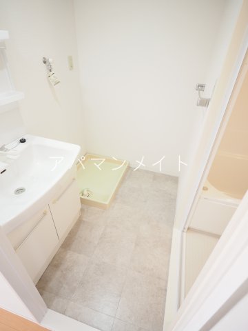 その他設備　脱衣スペース＆洗濯機置場です