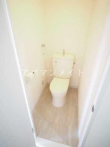 トイレ　落ち着いた色調のトイレです