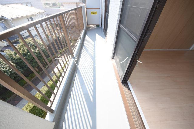 バルコニー　お洗濯にも便利なバルコニー付き