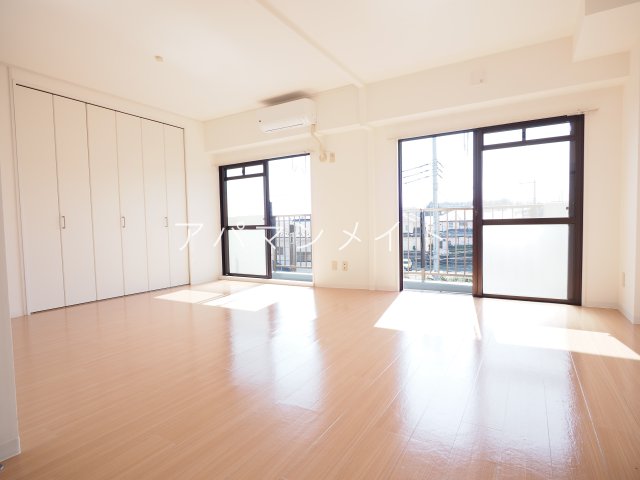 居室・リビング　日当たり良好です