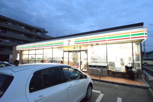 コンビニ　セブンイレブン横浜泉桂坂店（コンビニ）まで363m