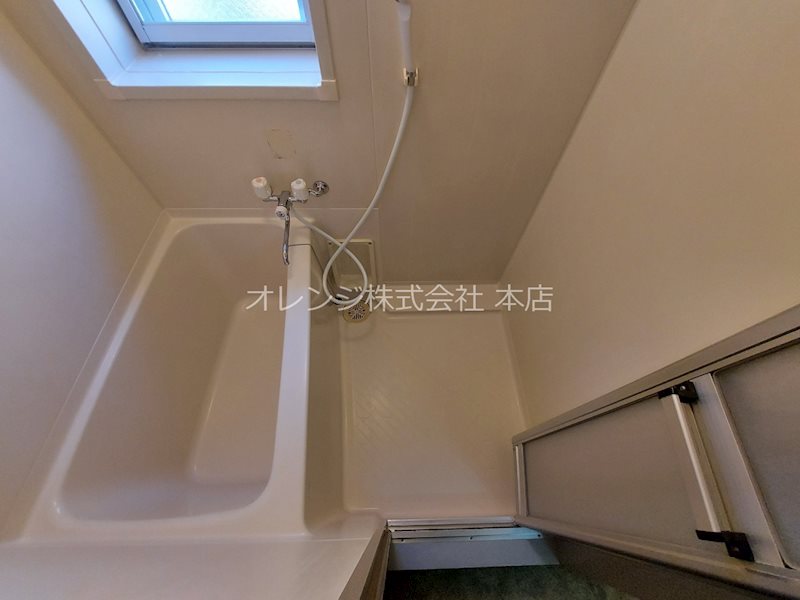 バス・シャワールーム　別部屋の参考写真となります。