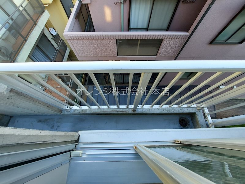 バルコニー　別部屋の参考写真となります。