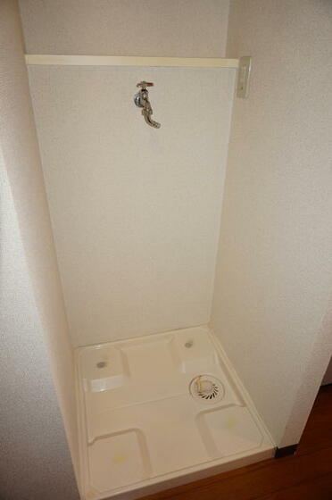 その他設備　洗濯機置き場。別室の写真につき現況優先