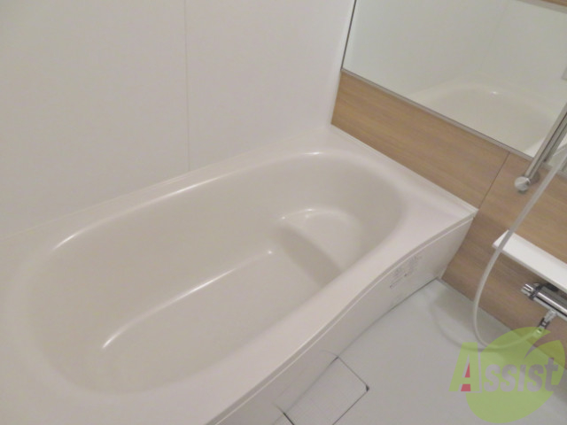 バス・シャワールーム　浴室はゆったりとした広さがありゆっくり出来そうです。