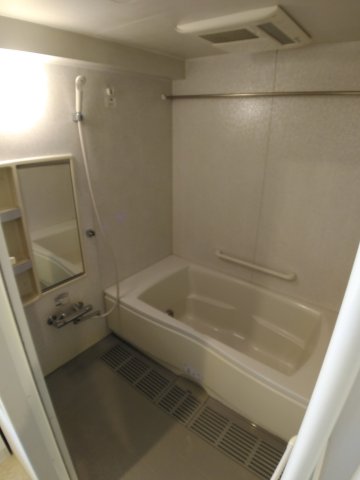 バス・シャワールーム　浴室乾燥機付きバスルーム