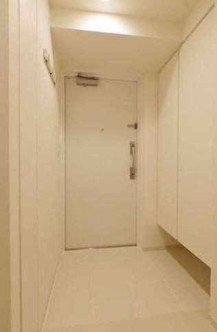 玄関　※別部屋参考写真