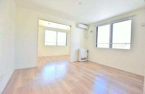 居室・リビング　明るいリビングです☆