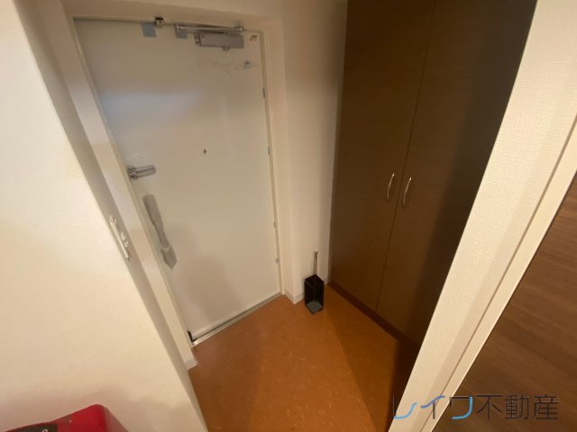 玄関　収納もある玄関です
