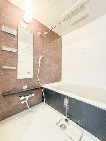 バス・シャワールーム　追い焚き・浴室乾燥機付きのお風呂です♪