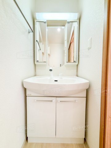 洗面設備　明るい洗面所です★