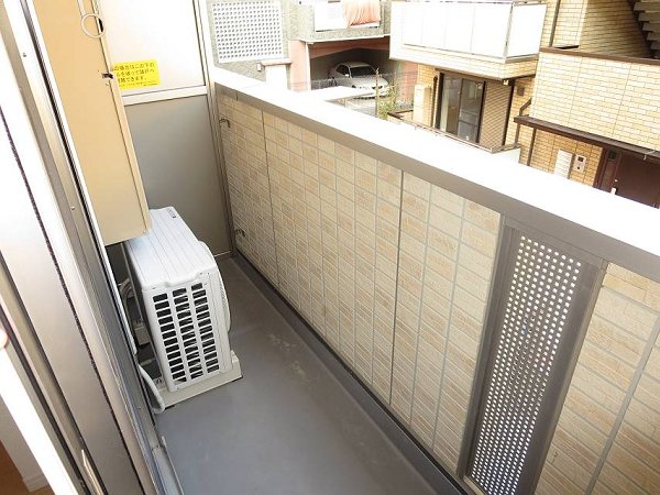 バルコニー　広いバルコニー