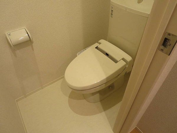 トイレ　温水洗浄便座