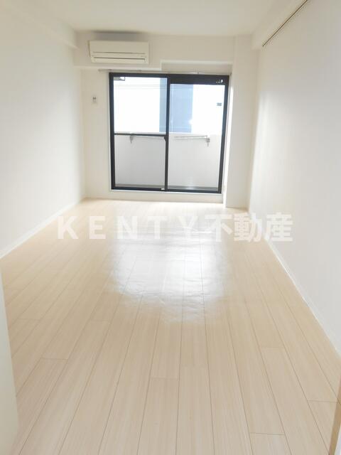 その他部屋・スペース　落ち着いた色調の寝室です