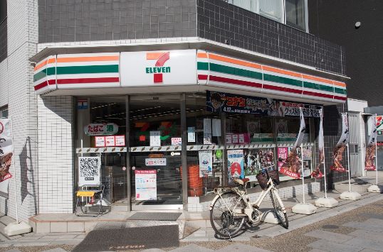 コンビニ　セブンイレブン台東区役所前店（コンビニ）まで13m