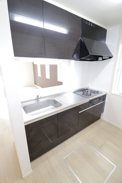 キッチン　３口コンロ付きの広々キッチン