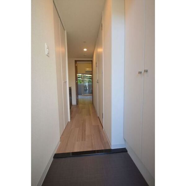 玄関　反転タイプとなります。