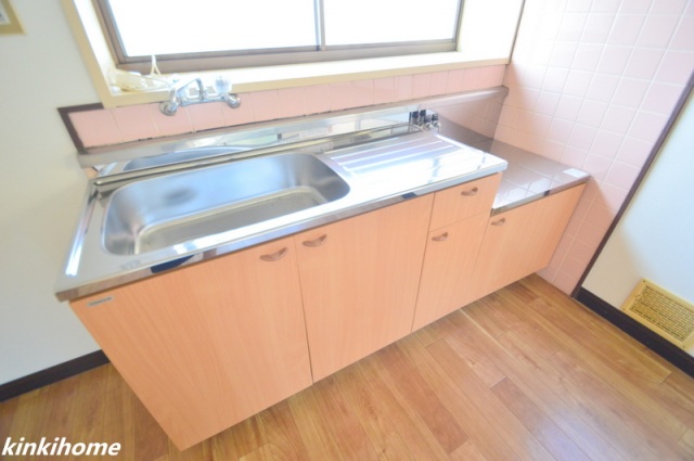 キッチン　写真は参考写真となります。現況を優先くださいませ。