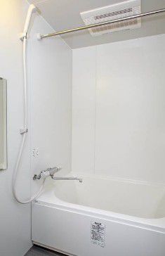 バス・シャワールーム　コンパクトで使いやすいお風呂です