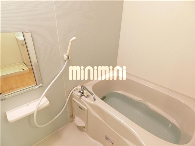 バス・シャワールーム　追い焚き機能付きバスルームです。