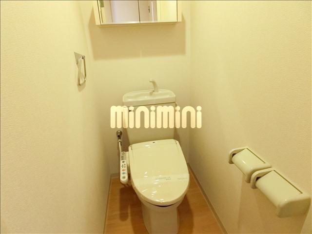 トイレ　温水洗浄機能の付いたトイレです。