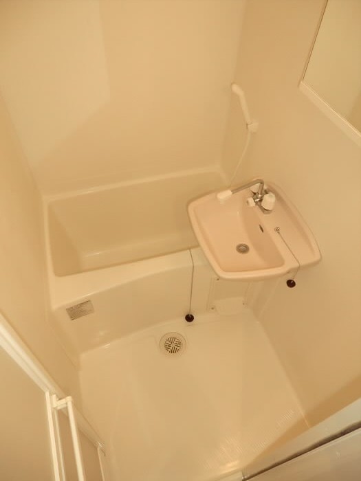 バス・シャワールーム　別号室の参考写真です。