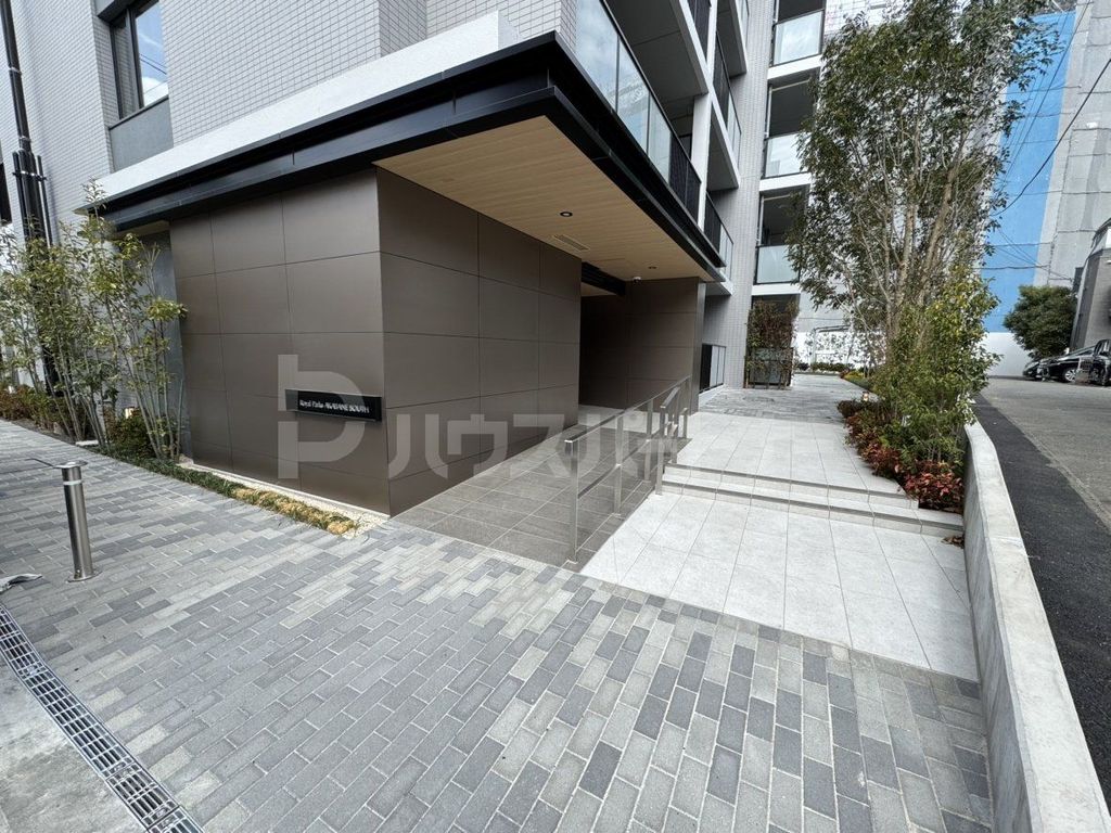 エントランス　駐車場