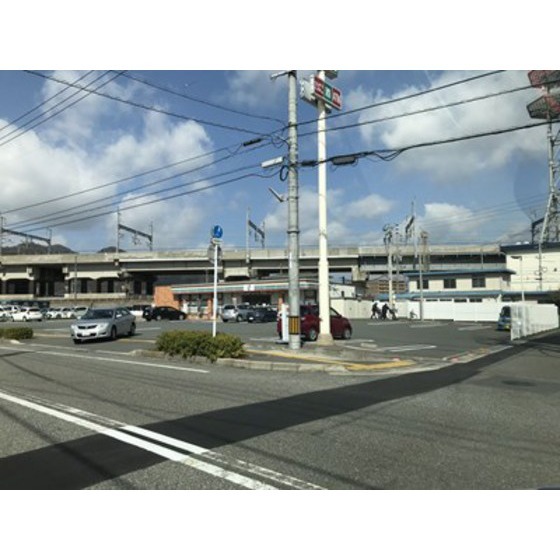 コンビニ　セブンイレブン山口小郡御幸町店（コンビニ）まで562m