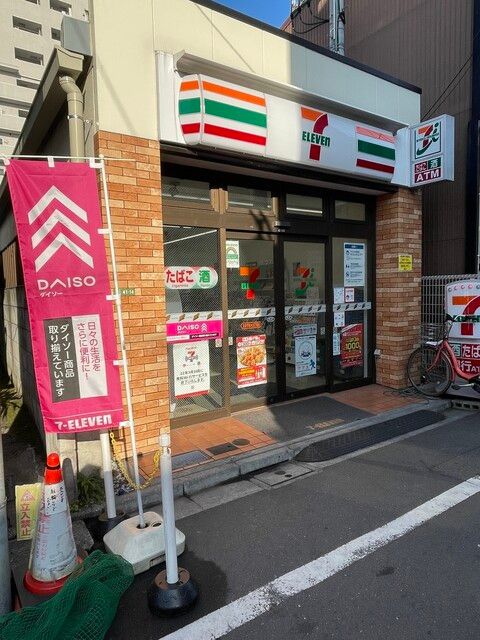 コンビニ　セブンイレブン 文京千駄木3丁目店（コンビニ）まで133m