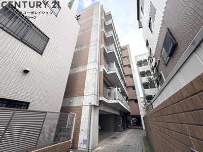 建物外観　オートロックで外部の人間が簡単に出入りできないため安心です。