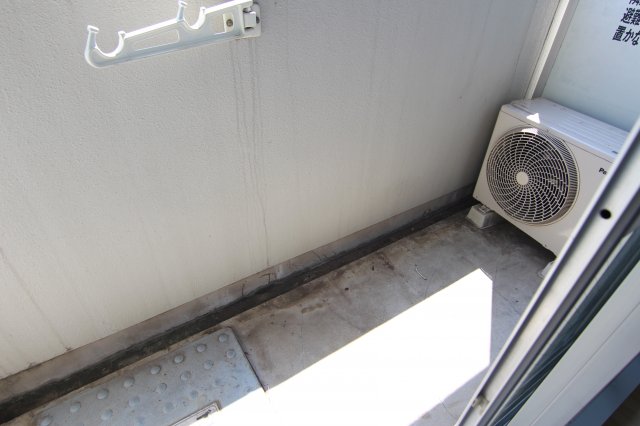 バルコニー　他のお部屋の参考写真となります。
