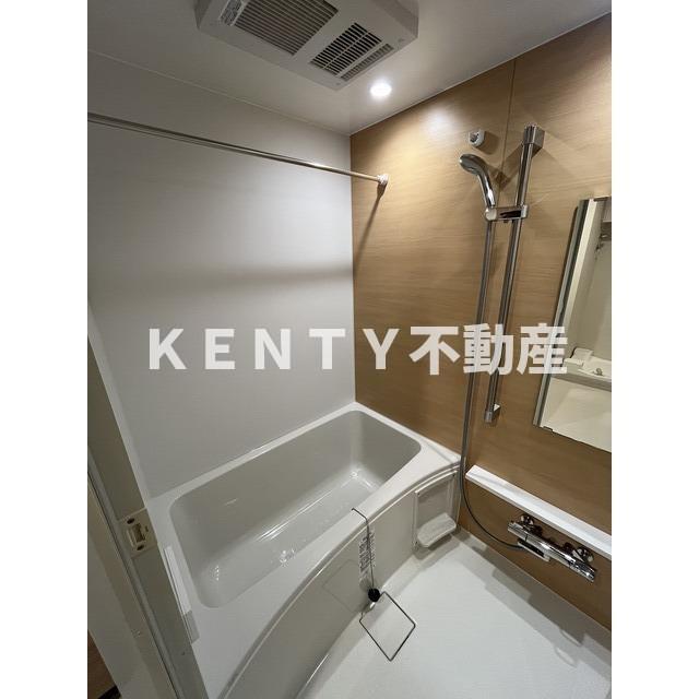 バス・シャワールーム　コンパクトで使いやすいお風呂です