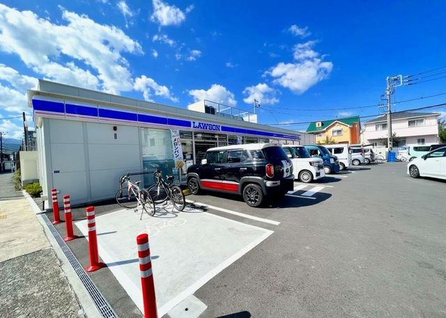 コンビニ　ローソン栄町４丁目店（コンビニ）まで40m