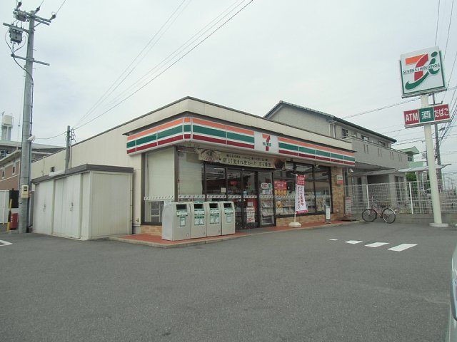 コンビニ　セブンイレブン（コンビニ）まで297m