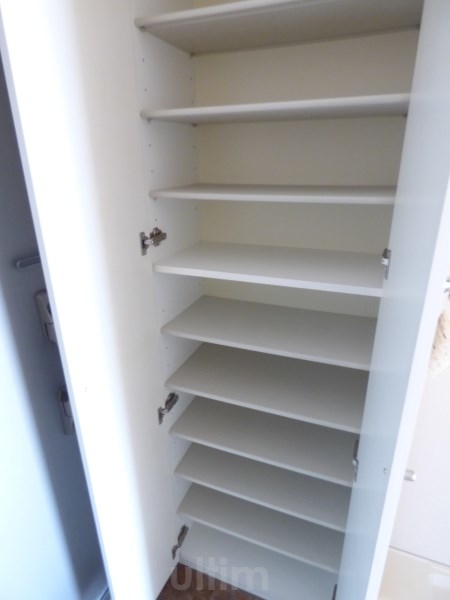 玄関　※別のお部屋の写真です