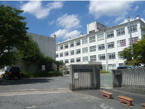 小学校　広島市立安北小学校（小学校）まで332m