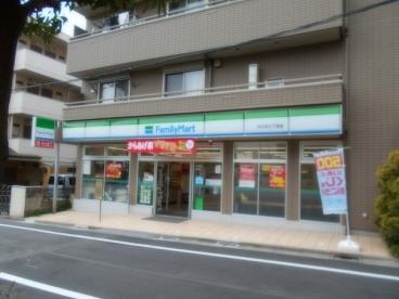コンビニ　ファミリーマート代々木三丁目店（コンビニ）まで180m