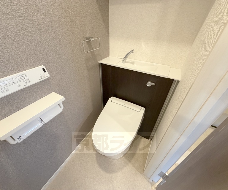 ＪＲ東海道本線 山科駅 徒歩9分 3階建 築1年のトイレ写真