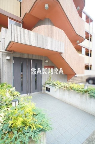 エントランス　帰りが楽しみになる重厚感あるエントランスです♪