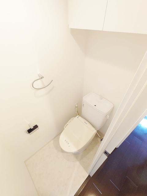 ＪＲ東海道本線 新大阪駅 徒歩5分 15階建 築18年のトイレ写真