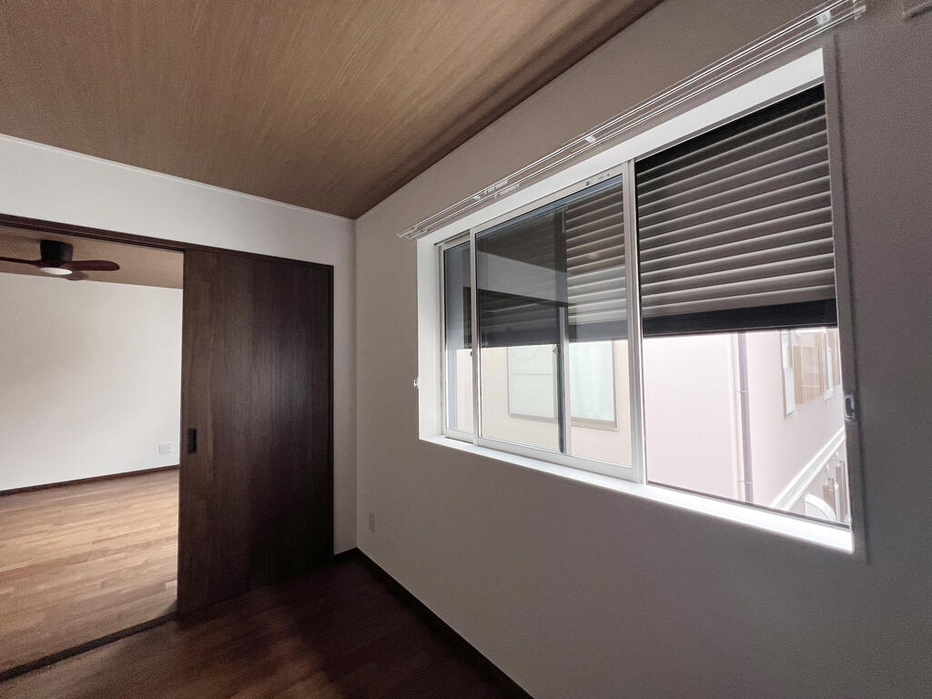 眺望　窓には防犯シャッターが付いております。