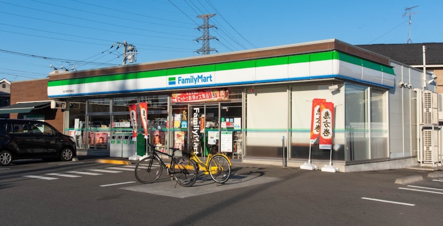 コンビニ　ファミリーマート国立青果市場前店（コンビニ）まで118m