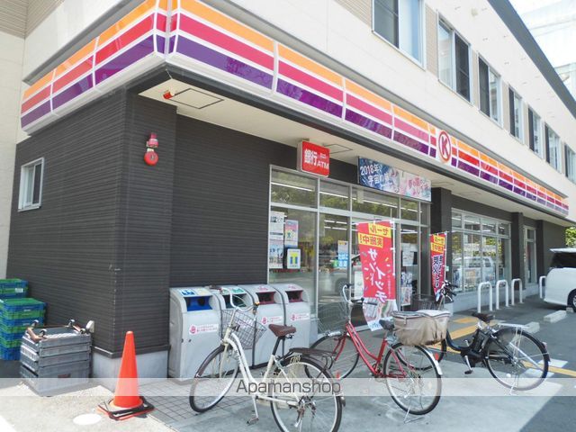 コンビニ　ファミリーマート（コンビニ）まで549m