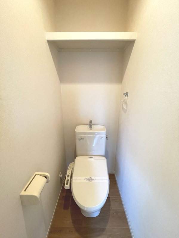 トイレ　落ち着いた色調のトイレです♪