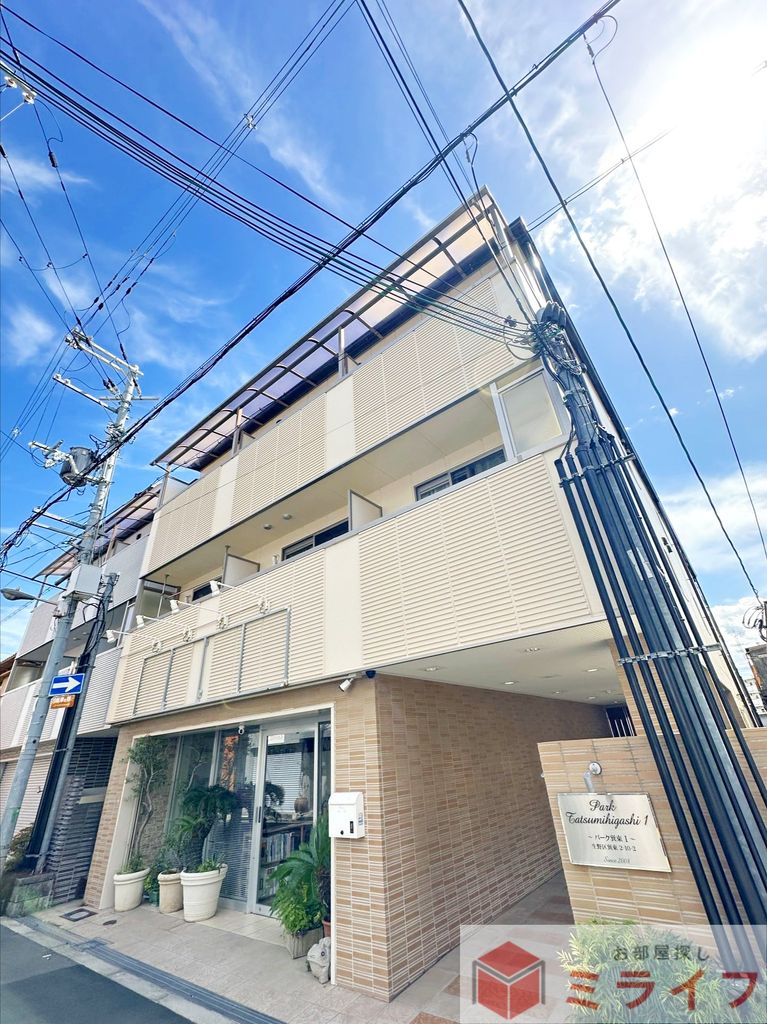 建物外観　落ち着いた街並みに調和する上品な佇まい