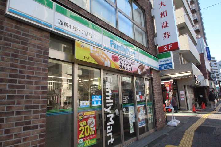 コンビニ　ファミリーマート（コンビニ）まで684m